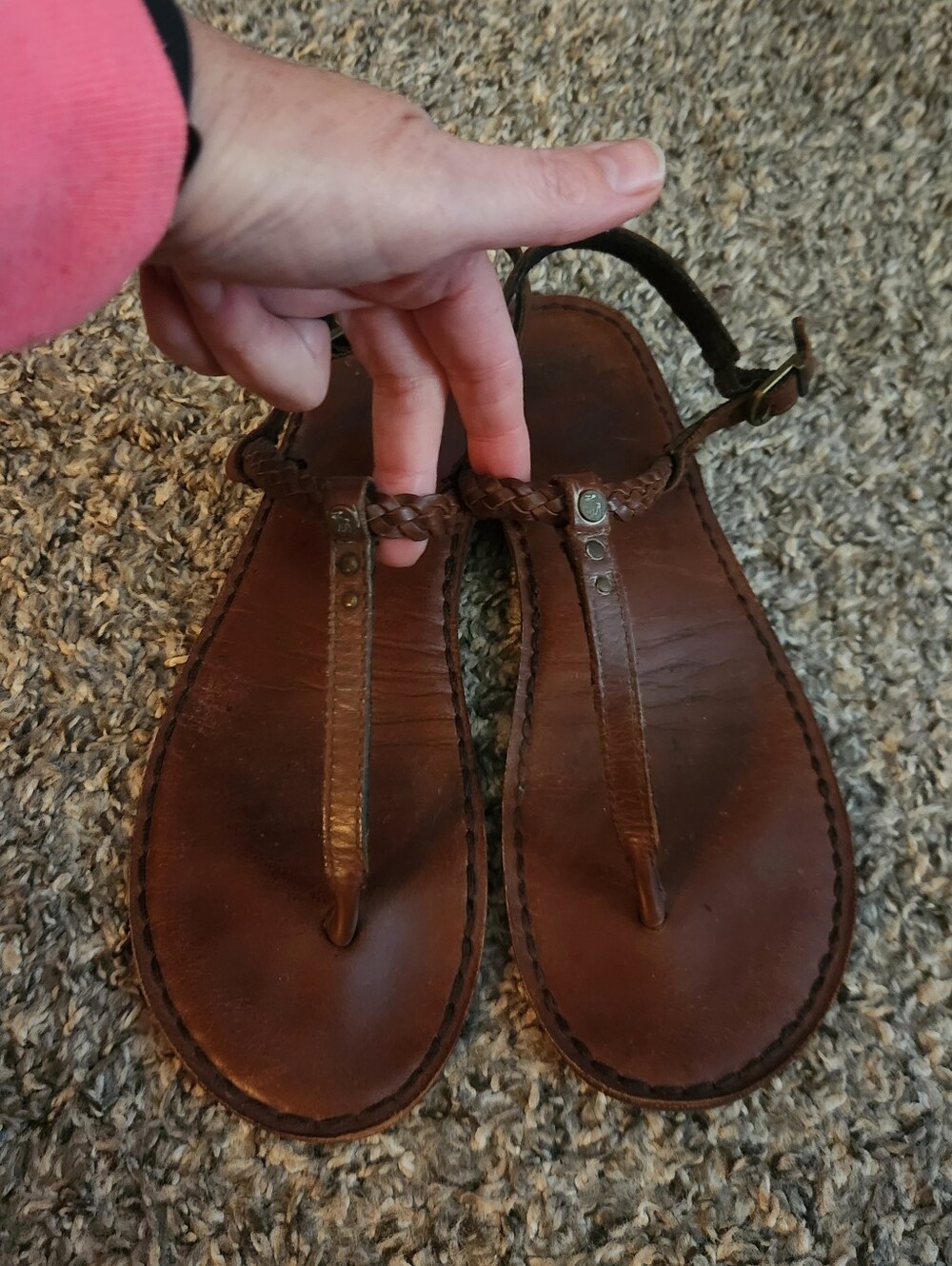 Abercrombie & Fitch A&F Leather T-Strap Sandals Shows Moose